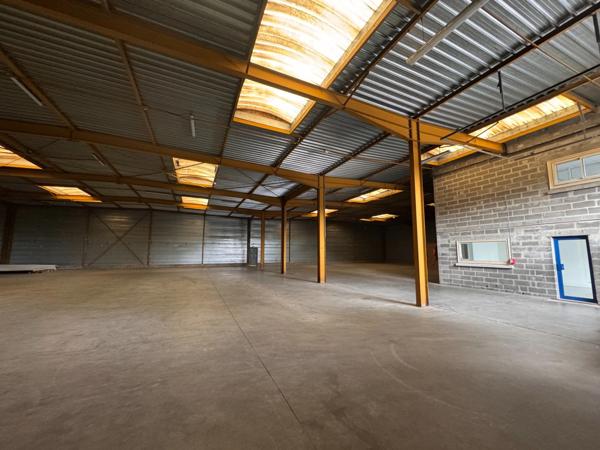Entrepôt de stockage + bureaux