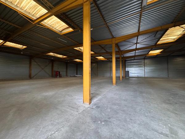Entrepôt de stockage + bureaux