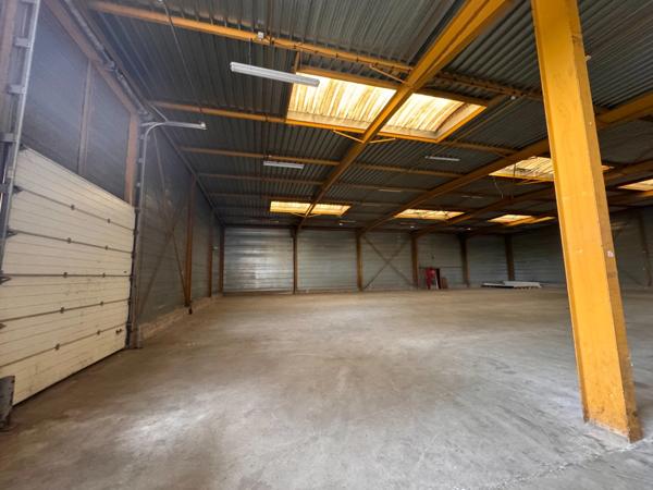 Entrepôt de stockage + bureaux