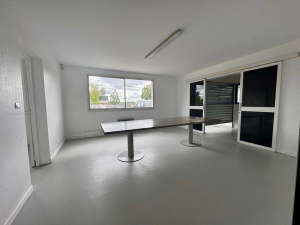 Entrepôt de stockage + bureaux