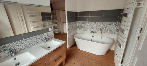 Maison de ville à vendre à Quelaines-Saint-Gault en Mayenne (53360), ref : 53034-58