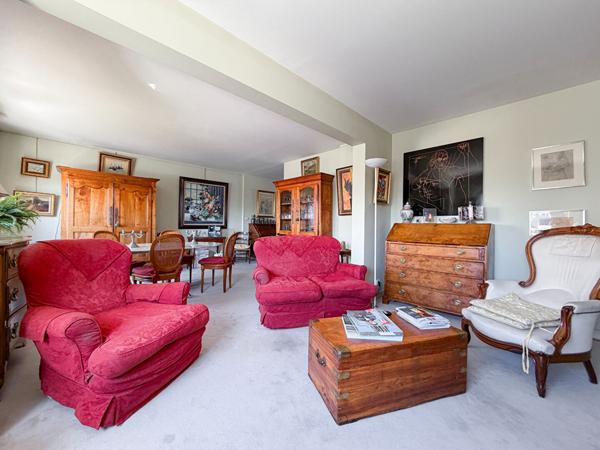 ANGERS BD FOCH : Appartement au dernier étage Type 4 de 2 chambres avec ascenseur, cave et parking !