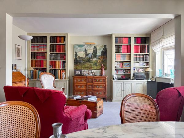 ANGERS BD FOCH : Appartement au dernier étage Type 4 de 2 chambres avec ascenseur, cave et parking !