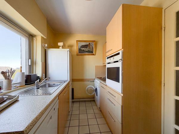 ANGERS BD FOCH : Appartement au dernier étage Type 4 de 2 chambres avec ascenseur, cave et parking !