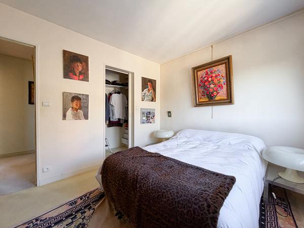 ANGERS BD FOCH : Appartement au dernier étage Type 4 de 2 chambres avec ascenseur, cave et parking !