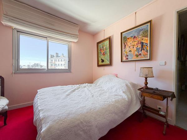 ANGERS BD FOCH : Appartement au dernier étage Type 4 de 2 chambres avec ascenseur, cave et parking !