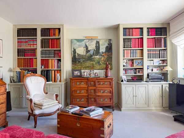 ANGERS BD FOCH : Appartement au dernier étage Type 4 de 2 chambres avec ascenseur, cave et parking !