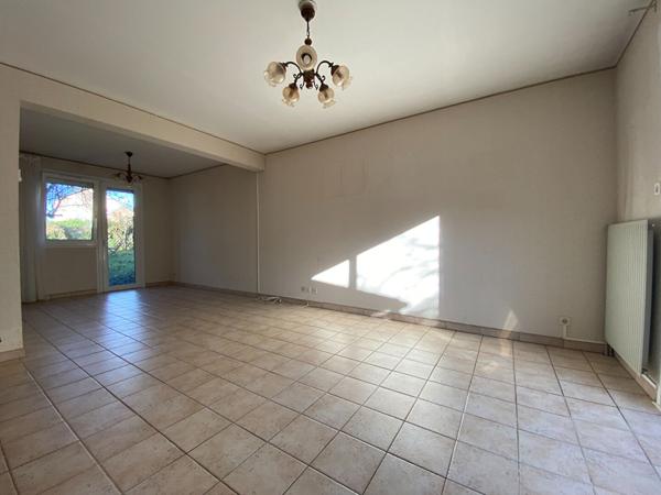 Maison Montreuil Juigne 6 pièce(s) 109 m2