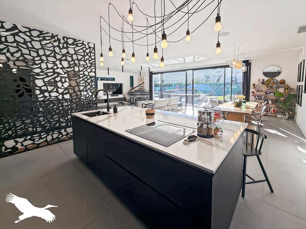 Maison à vendre |  Marseille 12 |  12 pièces | 350 m²