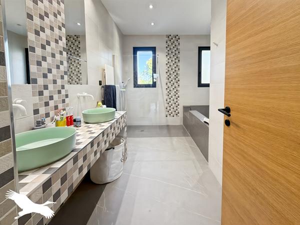 Maison à vendre |  Marseille 12 |  12 pièces | 350 m²