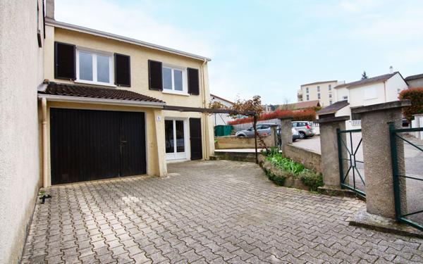 Maison à vendre    5 pièces •  Saint-Paul-en-Jarez