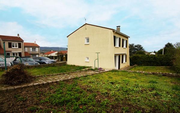 Maison à vendre    5 pièces •  Saint-Paul-en-Jarez