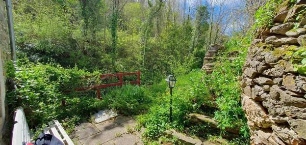 Deux maisons de charme dans un écrin de verdure – À deux pas d’Avène