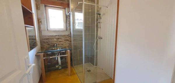 Deux maisons de charme dans un écrin de verdure – À deux pas d’Avène