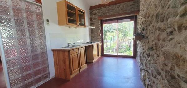 Deux maisons de charme dans un écrin de verdure – À deux pas d’Avène