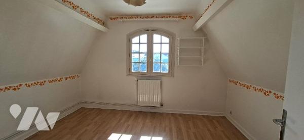 A Sorbiers, maison individuelle-155 m2 avec balcon terrasse et jardin  .