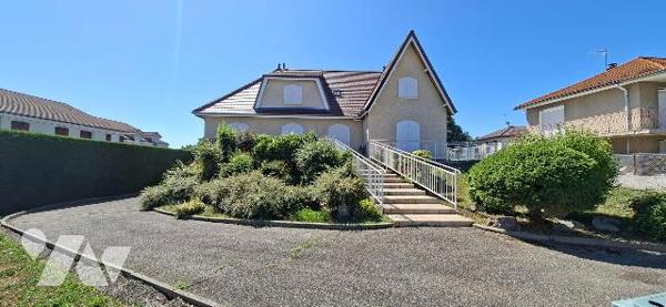 A Sorbiers, maison individuelle-155 m2 avec balcon terrasse et jardin  .
