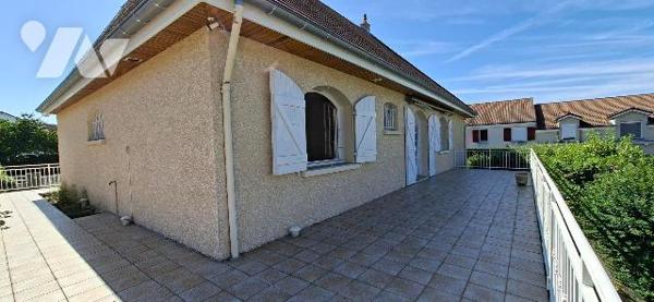 A Sorbiers, maison individuelle-155 m2 avec balcon terrasse et jardin  .