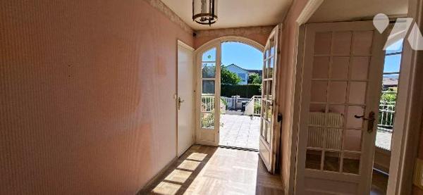 A Sorbiers, maison individuelle-155 m2 avec balcon terrasse et jardin  .