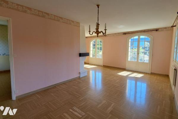 A Sorbiers, maison individuelle-155 m2 avec balcon terrasse et jardin  .