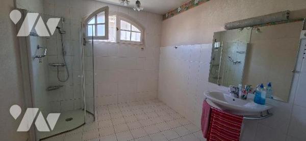 A Sorbiers, maison individuelle-155 m2 avec balcon terrasse et jardin  .