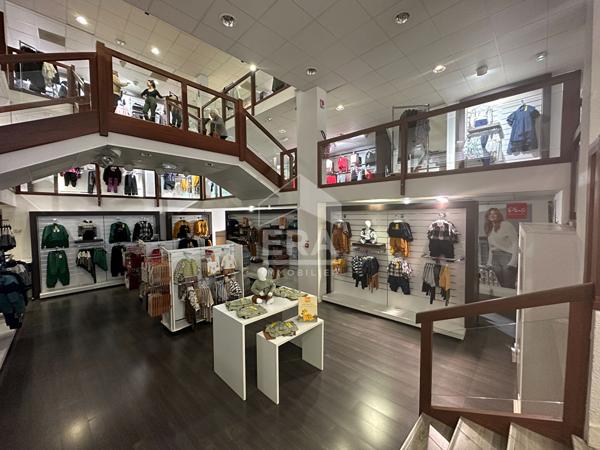 CHATEAUROUX - Hyper centre - Local commercial de 700 m² avec réserve.