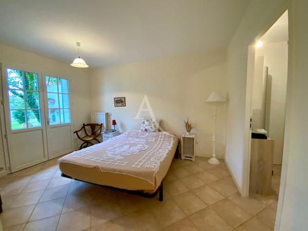 Maison de Ville avec Dépendances et Jardin - Jonzac Centre