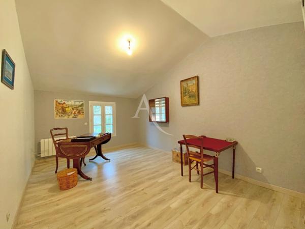 Maison de Ville avec Dépendances et Jardin - Jonzac Centre