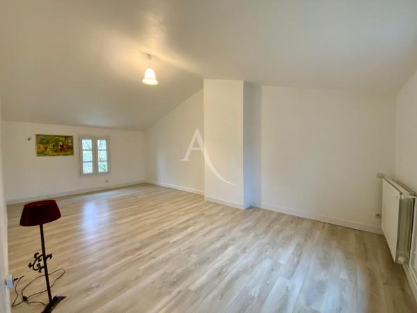 Maison de Ville avec Dépendances et Jardin - Jonzac Centre