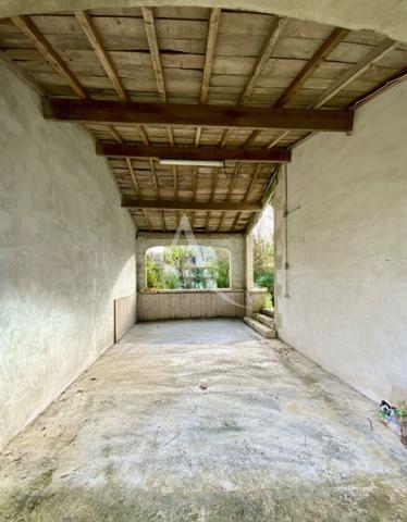 Maison de Ville avec Dépendances et Jardin - Jonzac Centre