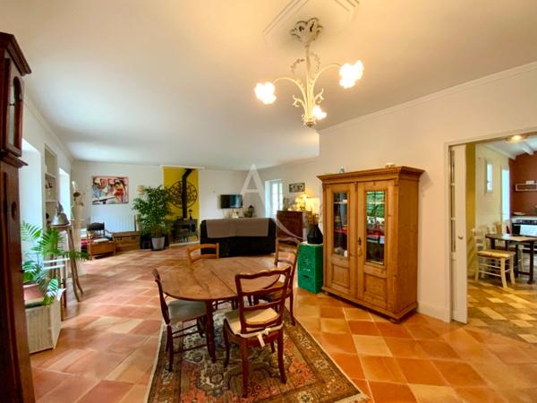 Maison de Ville avec Dépendances et Jardin - Jonzac Centre