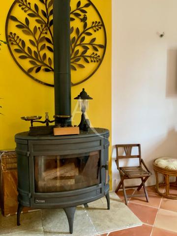 Maison de Ville avec Dépendances et Jardin - Jonzac Centre