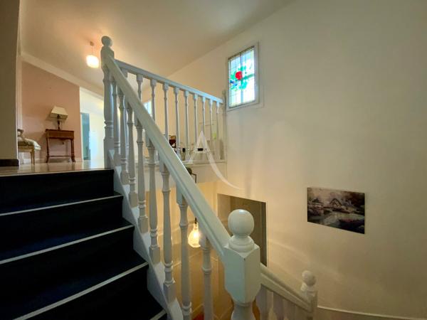 Maison de Ville avec Dépendances et Jardin - Jonzac Centre