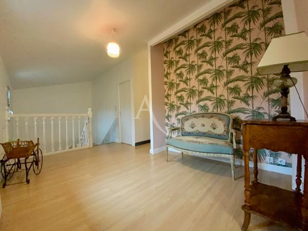 Maison de Ville avec Dépendances et Jardin - Jonzac Centre