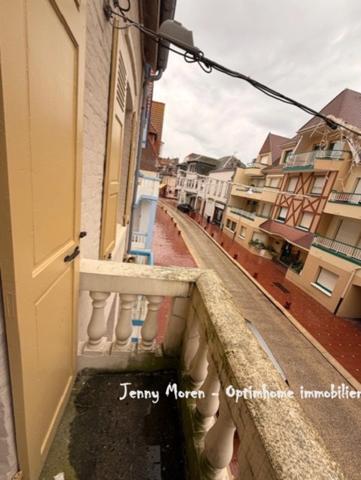 Le Touquet – Centre-ville Appartement meublé en duplex – 100 m² – 3 chambres – Balcon Loyer : 1 700 € / mois