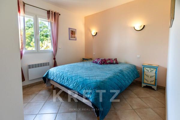 Exclusivité. Villa avec piscine et vue mer.