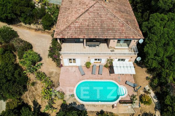 Exclusivité. Villa avec piscine et vue mer.