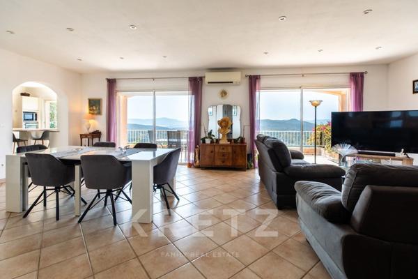 Exclusivité. Villa avec piscine et vue mer.