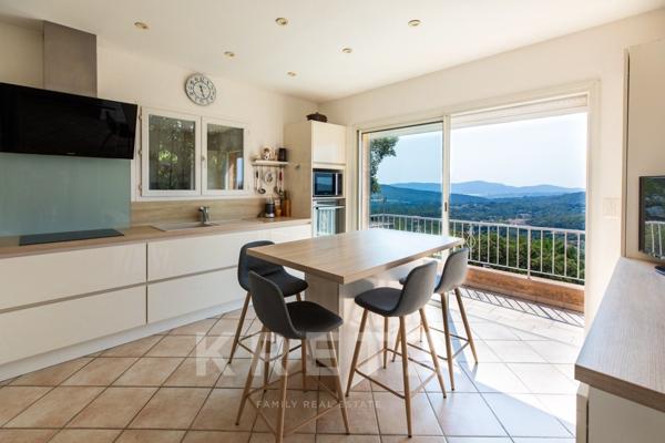 Exclusivité. Villa avec piscine et vue mer.