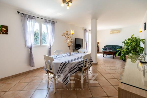 Exclusivité. Villa avec piscine et vue mer.