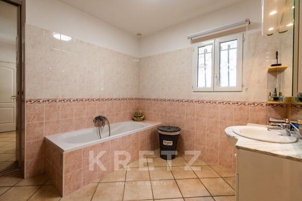 Exclusivité. Villa avec piscine et vue mer.