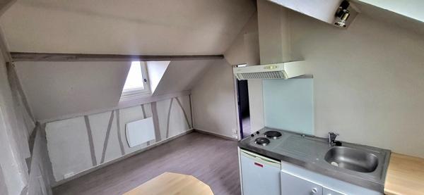 Rouen St Gervais / Gare : Appt rénové 32m² situé au 4e et dernier étage d'une petite copro ... Belle Opportunité !