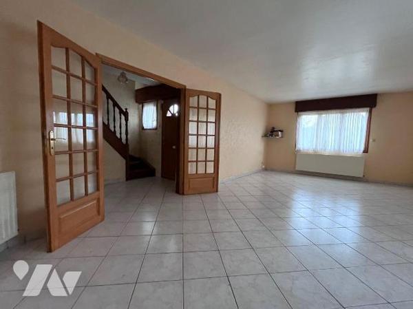 Hazebrouck / Nouveauté en exclusivité !! 
À deux des commerces ( secteur Carrefour ) , à vendr...