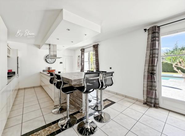 Villa familiale élégante - Claye-Souilly/Seine et Marne – 5 chambres dont 2 suites – piscine chauffée – grand jardin sans vis-à-vis – deux garages - calme