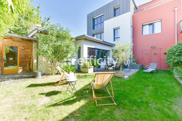 Maison
         8 pièces
        - 254 m² Bien prestige 835 000 € *
