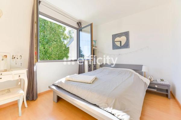 Maison
         8 pièces
        - 254 m² Bien prestige 835 000 € *