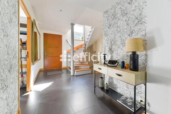 Maison
         8 pièces
        - 254 m² Bien prestige 835 000 € *