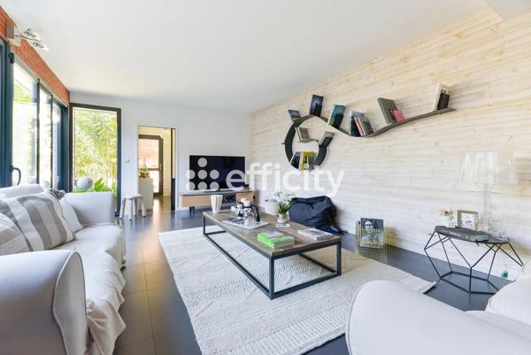 Maison
         8 pièces
        - 254 m² Bien prestige 835 000 € *