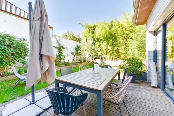 Maison
         8 pièces
        - 254 m² Bien prestige 835 000 € *