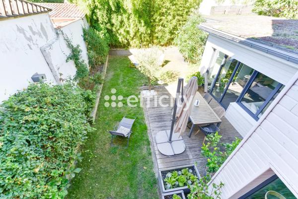 Maison
         8 pièces
        - 254 m² Bien prestige 835 000 € *